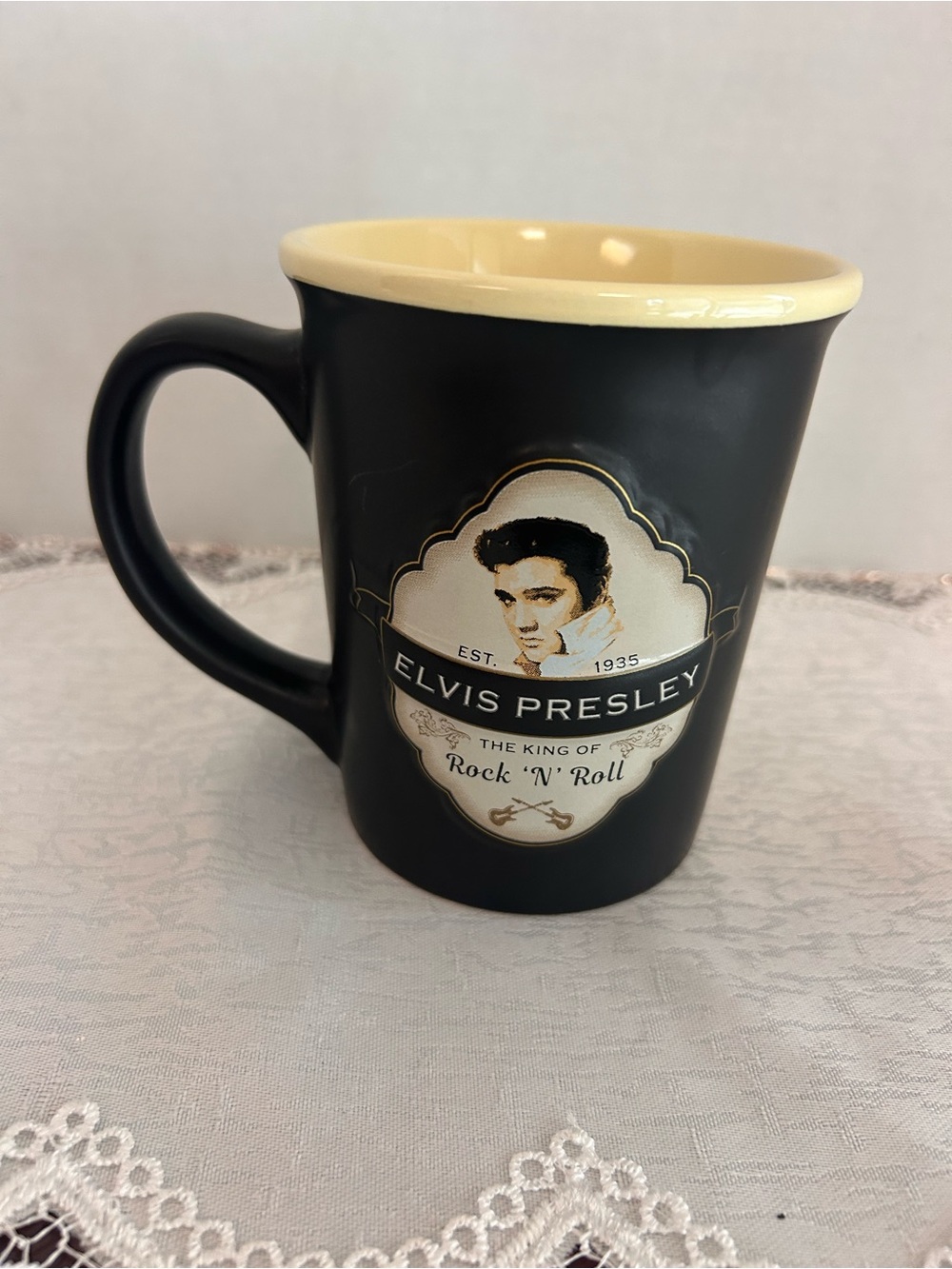 2018 Elvis Presley Embossed Mug Guitars On Inside By Mid South Products